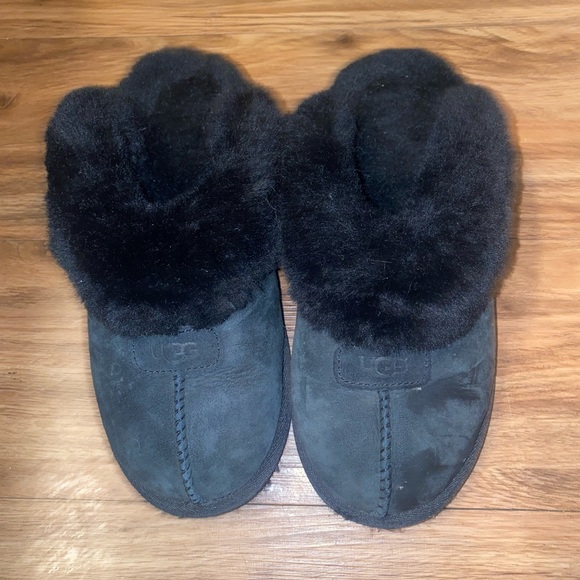 UGG black slippers - Picture 1 of 3